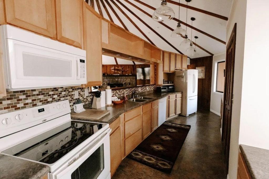 Cabin With Treehouse Views, 3 King Beds, 4 Bunks, And Large Hot Tub! Gatlinburg Eksteriør billede